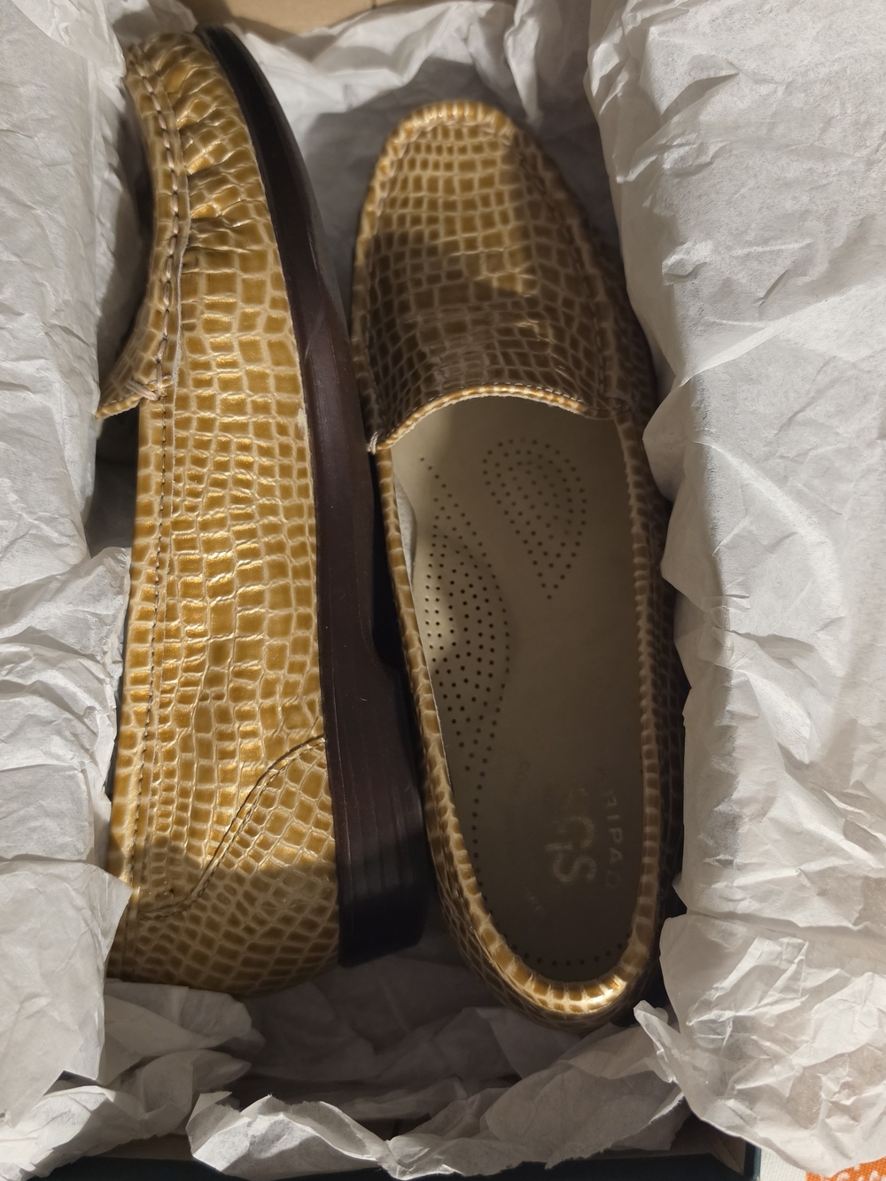 SAS Women’s Croc-Embossed Loafers